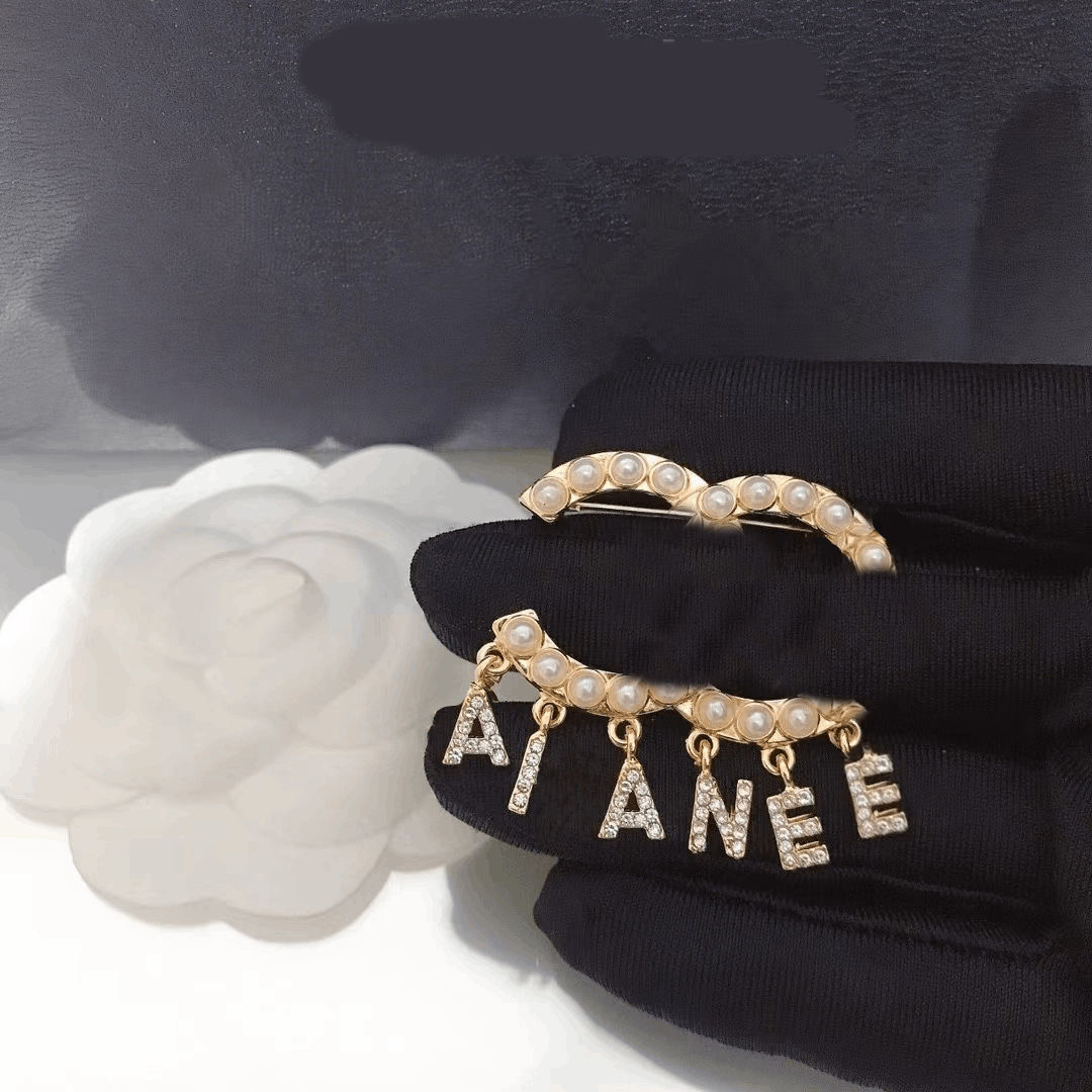 Classic Luxury Letter Pendant Brooch Designer Brand Brooches Pearl For Charm Women Wedding Gift Party Jewelry Accessorie-image-853130258