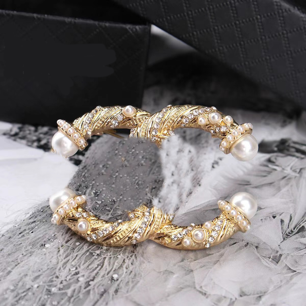 

Luxury Retro Double Letter Brooch Designer Brand Brooches Pattern Pearl Diamond For Women Charm Wedding Gift Party Jewelry Accessorie