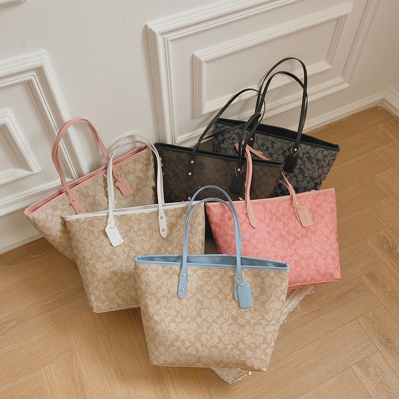 

luxurys womans chain tote bag Purses wallets women men card holder Designers handbags backpack crossbody coach bags new1