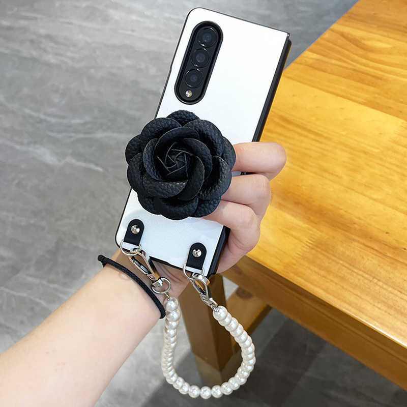 

Cell Phone Cases Luxury Leather Camellia Bracket Phone Case For Samsung Galaxy Z Fold 4 3 Cover with Portable Elegant Pearl Bracelet For Women Z0324, Style1