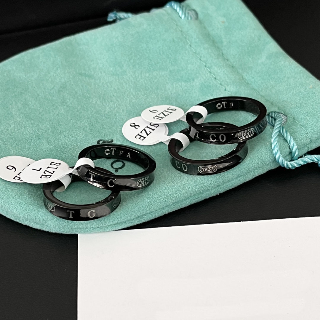 

Luxury Jewelry Designer Rings Women Love Charms Wedding Supplies Black White Black Plated Stainless Steel Ring Fine Finger Ring