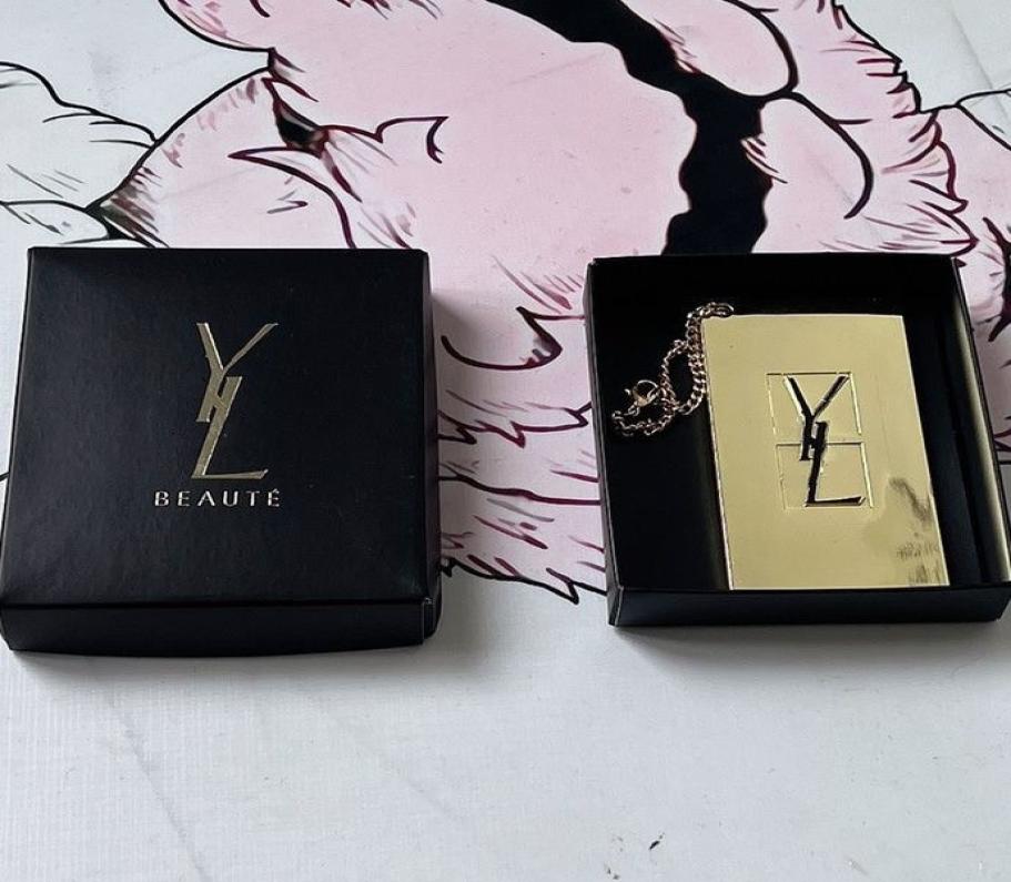 

Compact Beauty Mirror Women Grils Fashion Designer Y Brand Portable Makeup Mirrors With Box Gold Cosmetic Mirrors Travel Make Up T5037356