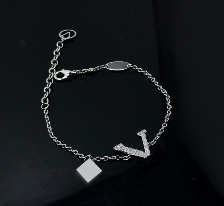 

Designer Luxury Bracelet Elegant Women039s Link Fashion Bracelets Delicate Jewelry Trend Temperament Accessories 6 Styles High 8856270