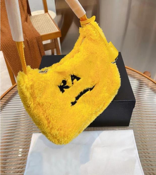 

Luxurys Designers ReEdition 2000 Shoulder Bag Faux Fur Casual Plush Pure Color Handbag Fashion Winter Pink Fluffy Purse8428421, Yellow