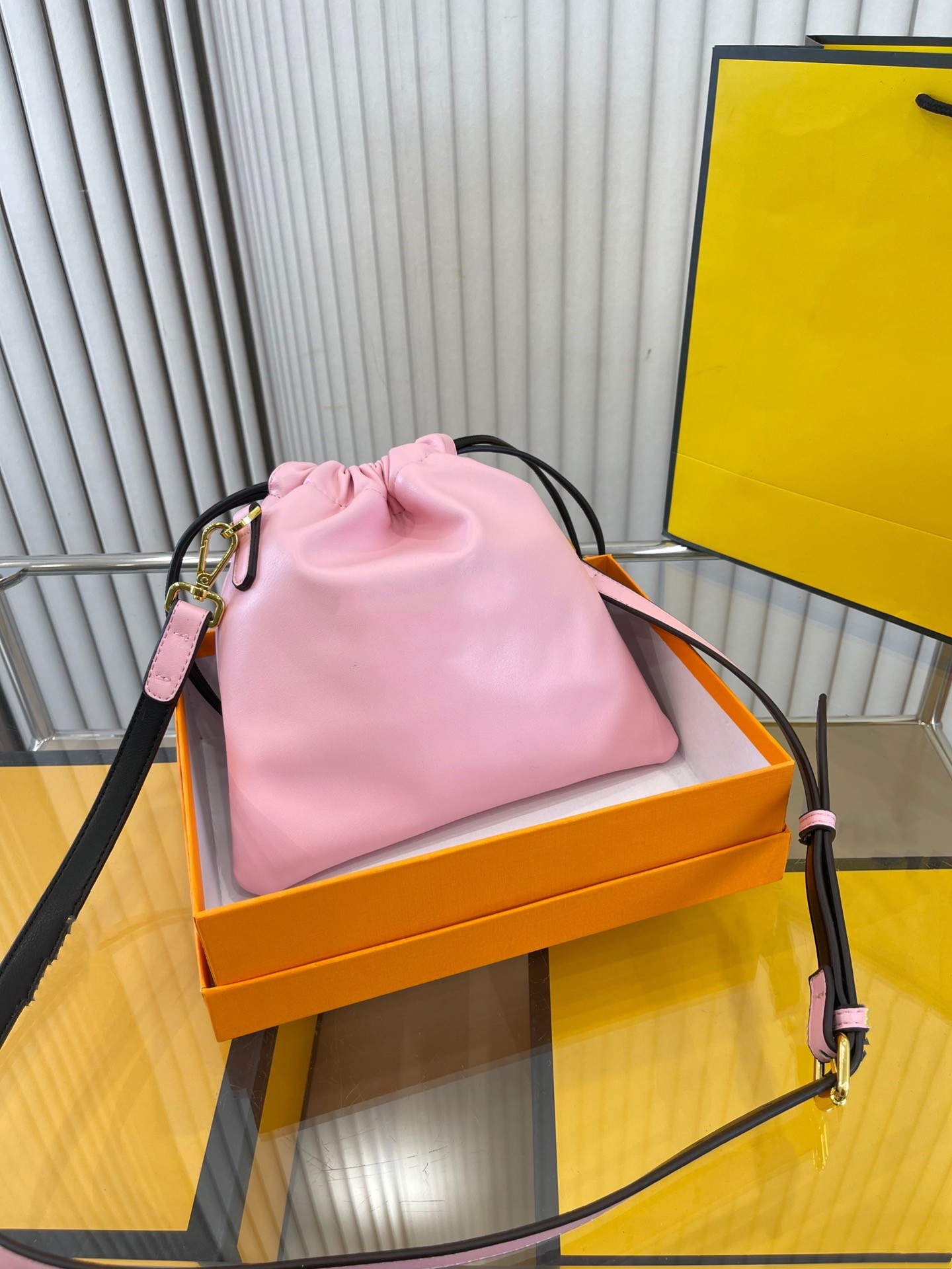 

Classic designer bag bucket bag drawstring single shoulder bag women's crossbody bag brand catwalk fashion bag star the same soft leather bucket bag, Customize