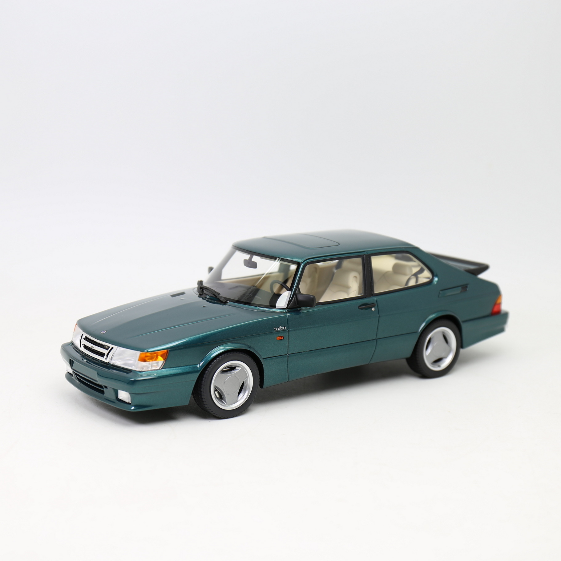 

NEW 1/18 SAAB 900 Turbo T16 Airflow Resin Model Car DNA Collectibles High quality hobbies cars by collection 1
