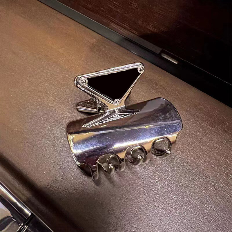 

New hair accessories side clips headdress fashion P home inverted triangle letter hairpin design alloy clip simple temperament fresh girl bangs Hair Clips, Suspension box