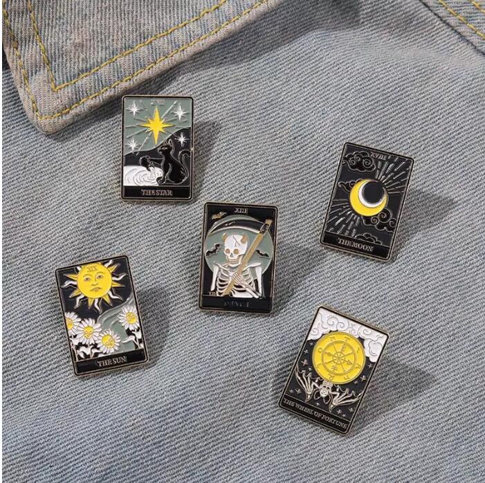 

Collectable Punk Tarot Card Series Sun Moon Brooches Women Alloy Enamel Star Skeleton Badges Accessories For Unisex Sweater Backpack Clothes Lapel Pins European