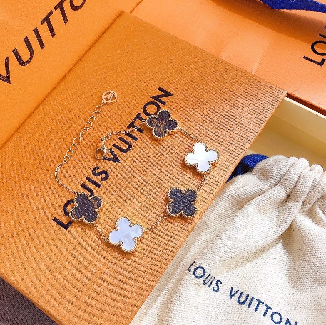 S298-S309 Bracelets Bracelets Tampons en acier inoxydable Girl Love Clover Steel Stamp Bracelet Designer Bijoux Hot Classic Brand Brand Accessoir