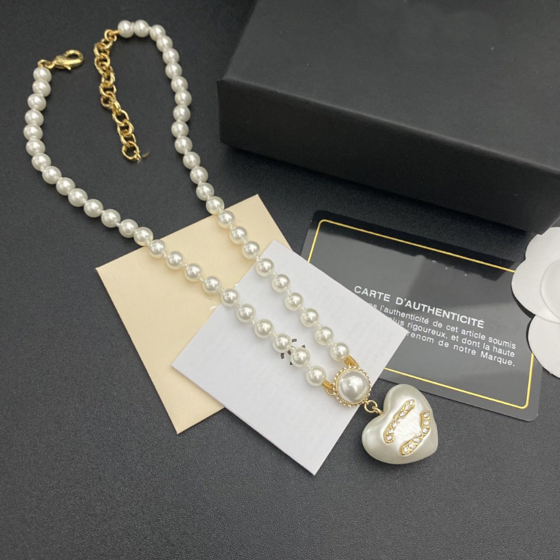 

18K Gold Pendant Necklace Stamp Gold Plated Copper Women Necklaces Choker Letter Pearl Statement Fashion Womens Necklace Wedding Jewelry Accessories
