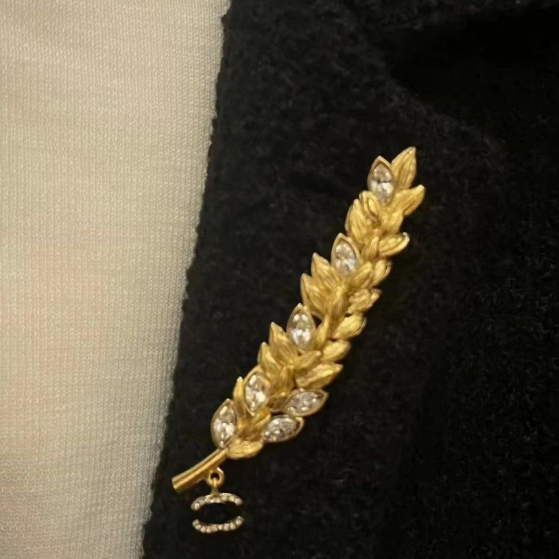 

18k Gold Brooches Designer Jewelry Diamond Brooch Luxury Brand logo Romantic Couple Versatile Brooches Wedding Party ornament Jewelry With Love Gift Box