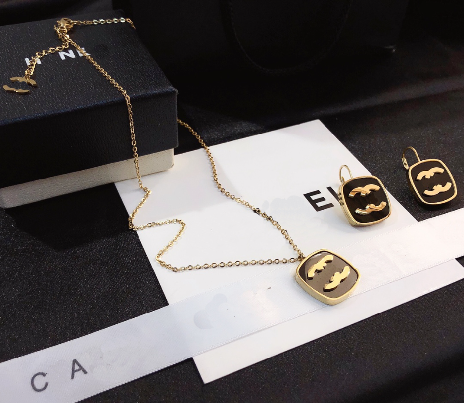

Designer Womens Earrings Necklace Earrings Set Charm Girl Earrings Exquisite Design Jewelry Gold Necklace Pearl Letter Necklace Family Gift ornaments With Box, X229-earring