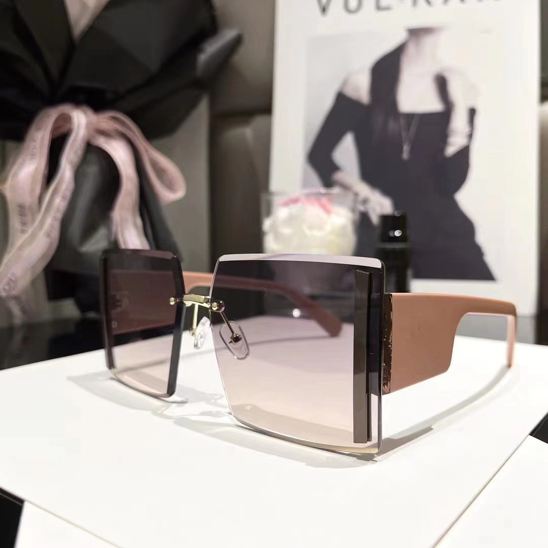 

High Quality Luxury Womans Sunglasses Fashion Mens Sun glasses UV Protection men Designer eyeglass Gradient Metal hinge women spectacles box1513