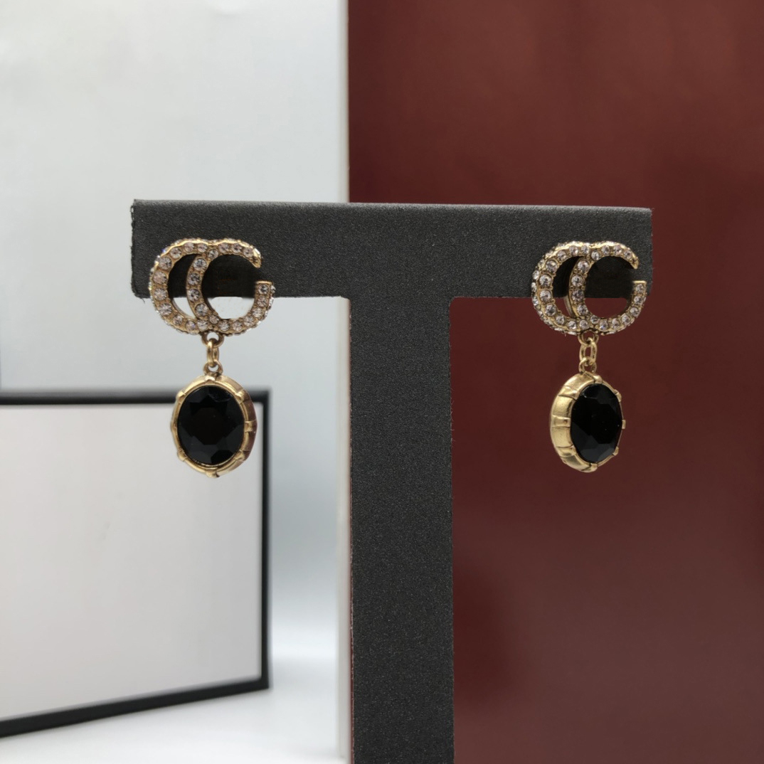 

Classic retro European and American fashion temperament light luxury full of diamond earrings senior jewelry sense simple high-quality studs with box