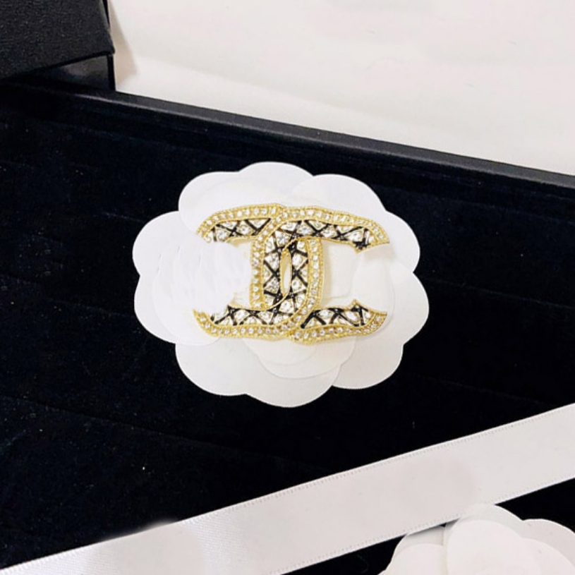

European Street Brand Brooch 18k Gold Brooch Womens Love Pins Brooch Vintage Romantic Gift Family Couple Classic Logo Designer Logo jewelry With Box