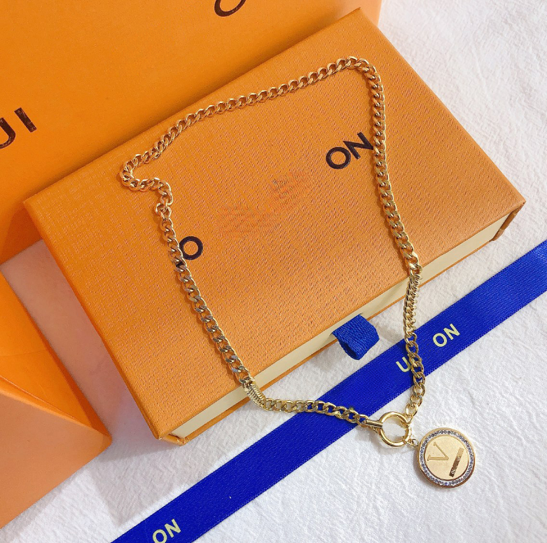 

Luxury Brand Pendant Designer Necklaces Fashion Gold Plated Necklace Designer Jewelry Long Chains Design Gift for Women Selected Quality Christmas Valentines Day