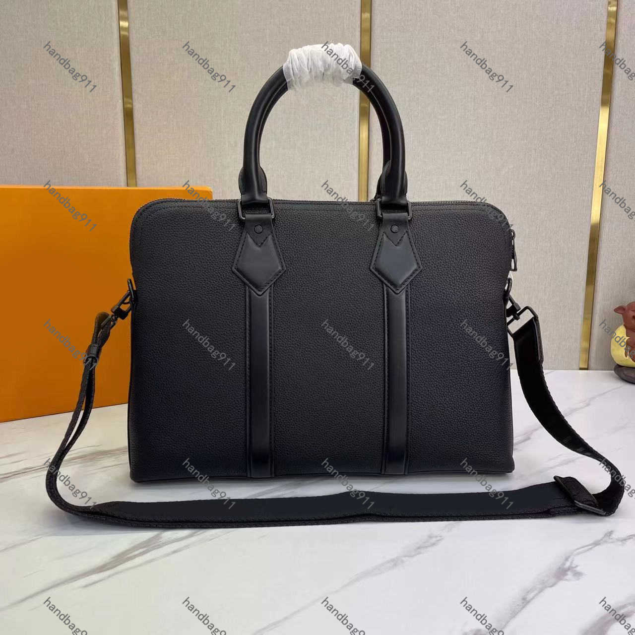 

Top Tier Quality Luxury Designer Men Takeoff Briefcase Business Bag Aerogram Grained Leather Mens Handbag With Jacquard Strap Designers Shoulder Bag M59159, Black
