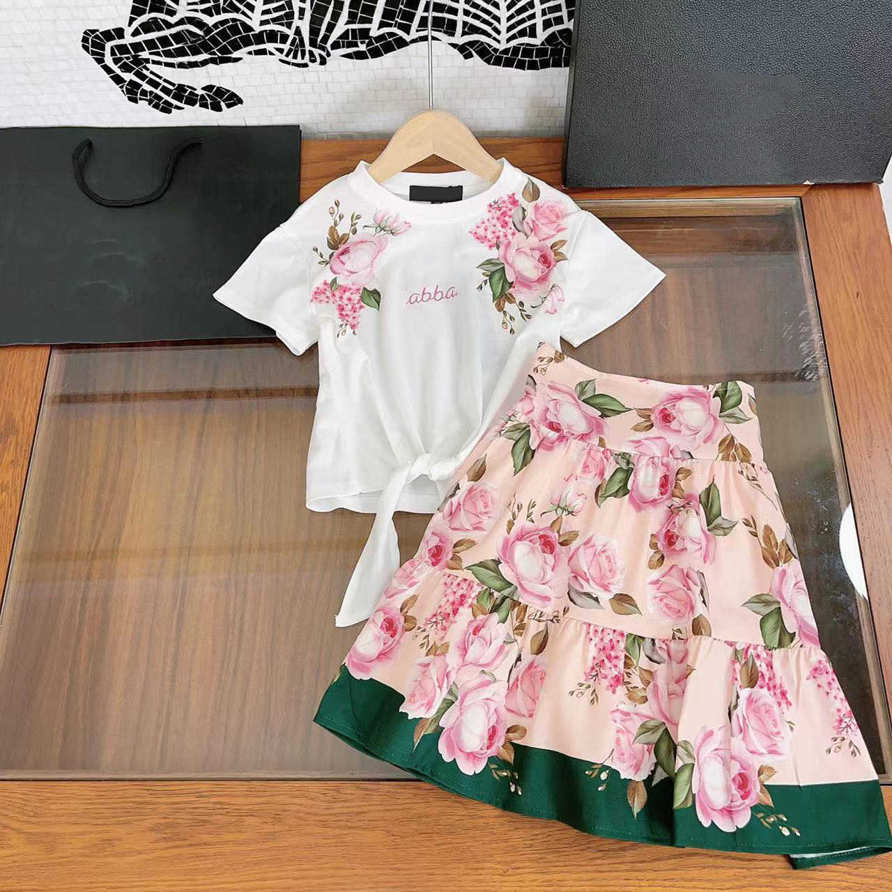 

23ss Girls skirts kid sets t shirt Skirt suit designer skirt Round neck Pure cotton Flower printing t-shirts print Half skirt suits kids clothes