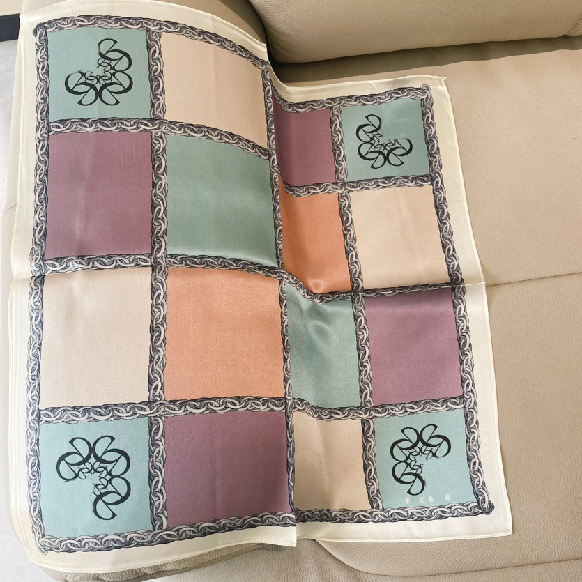 

Womens Luxurious Silk Square Scarves Princess Style Pashmina Exquisite Flower Patterns Fashion Versatile Lovers Accessories New Shawl 53x53cm