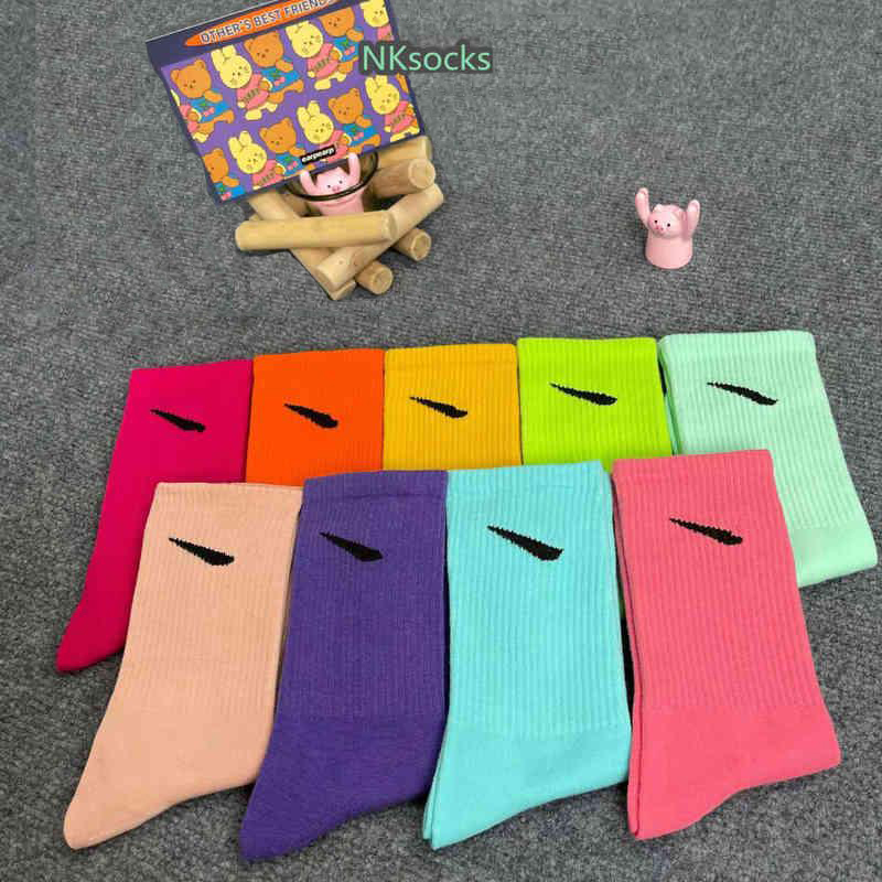 

Mens socks Fashion Women and Men Socking High Quality Letter Breathable Cotton Wholesale calzino jogging Basketball football sports sock N003, Multi