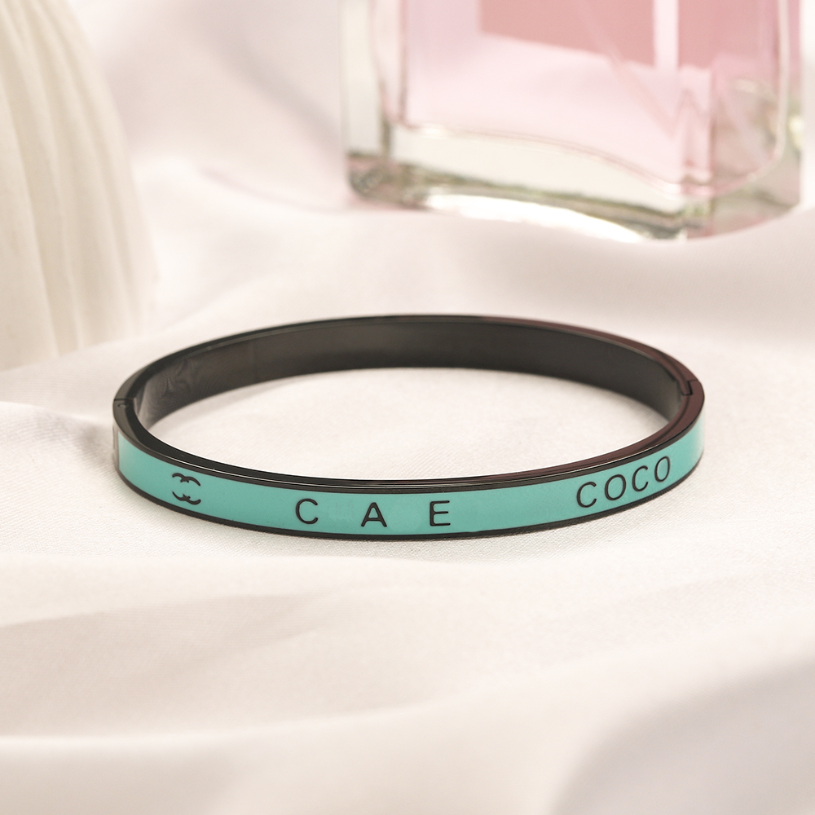 

Women Gold Curb Bracelets Designer Black Bracelet Brand Unisex Letter Leather Bracelet Vintage Design Jewelry Bracelet Gift Stainless Steel Bracelet With Box