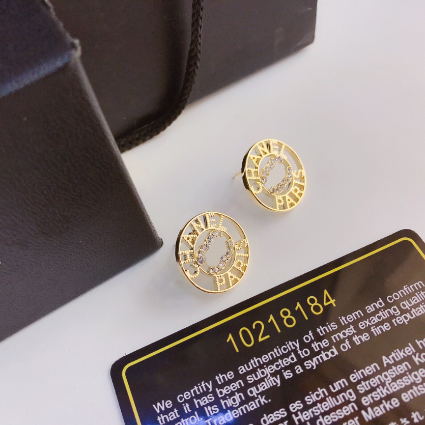 

Designer Letter Stud Earring Springtime Brand Earrings 18K Gold Plated Romantic Women Love Earrings Fashion Versatile Jewelry Popular Family Gifts Accessories