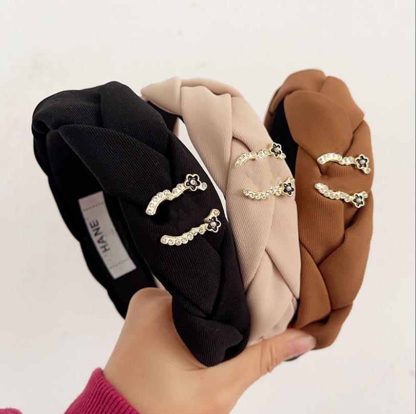 

Fashion Girls head band Vintage Designer Plaid Hair Barrettes Spring Autumn Travel Hairjewelry Fashion Versatile French Headwear Lovers Family Love Gifts