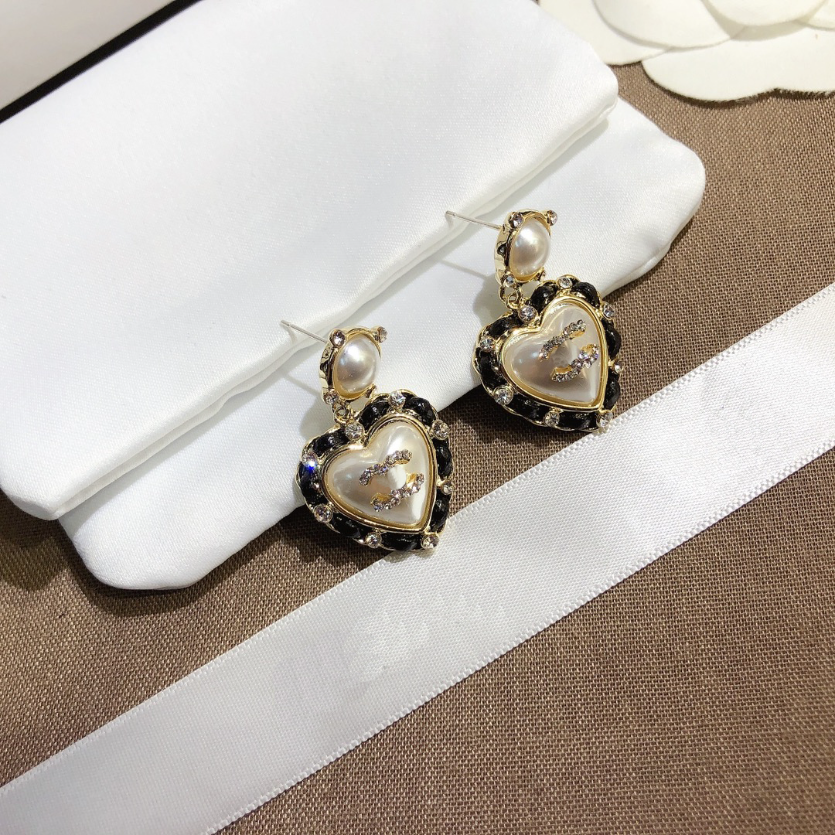 

Designer Heart Earrings Charm European Brand Love Earrings 18k Gold Earrings Popular Luxury Jewelry Exquisite Design Spring Accessories Travel Gifts