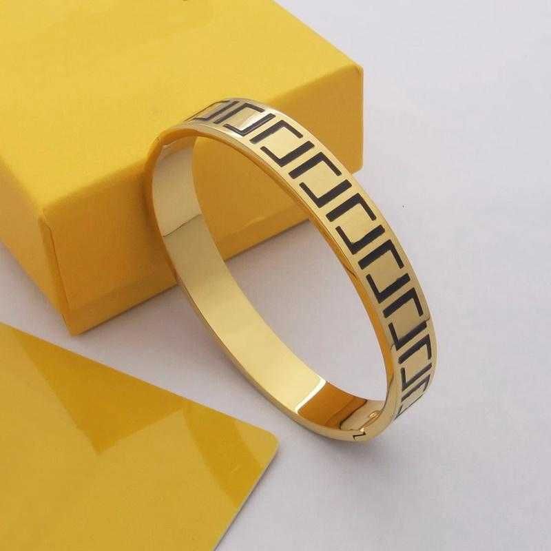 Bangle Europe America Top Designer Jewelry Lady Women Titanium Steel Black/White Enamel Engraved Letter 18K Gold Bangle Bracelet 4 Color-11-image-854531112
