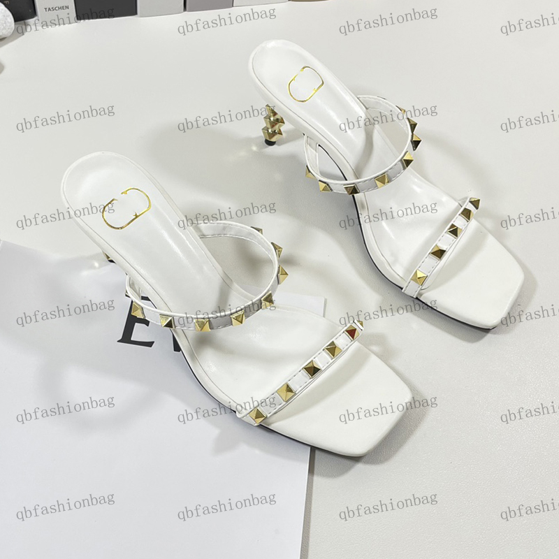 Sandales à talons hauts classiques Designer Fashion 100% cuir femmes chaussures de danse sexy petites chaussures à talons épais personnalité rive