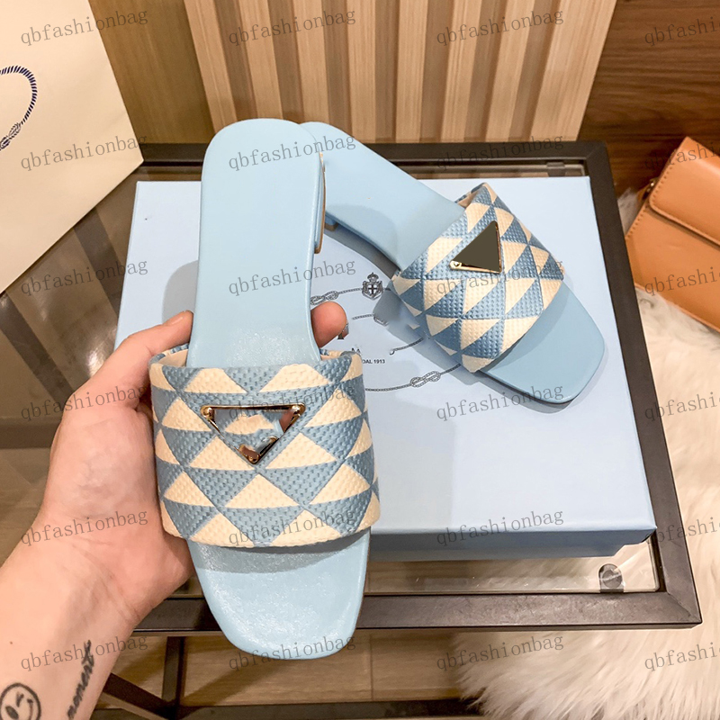 Womens Flat Slippers Woven Hardware Triangle Logo Sandals Anti-slip Soles Platform Slippers Flip-flops Match Color Classic Designer Brand Outdoor