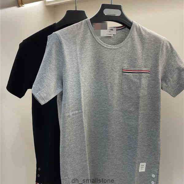 

Designer t Shirt Thom Brow's Tb Brown Summer New Pure Cotton Round Neck Pocket Classic Short Sleeve T-shirt Men and Women Lovers Dressw6j0, White
