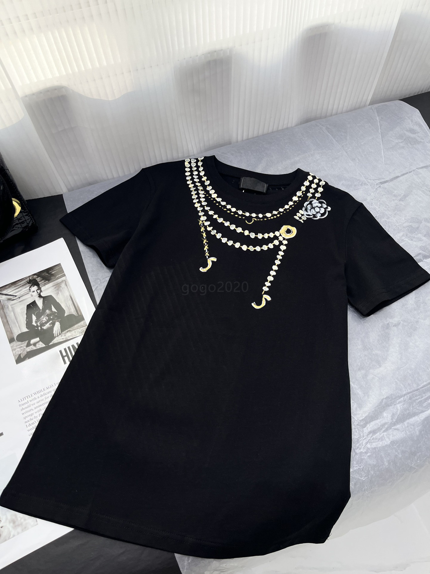 

23SS Summer Women Designer T shirts Cotton Tee Designer Tops With Chain Flora Letter Pattern Girls Vintage Crop Tops Runway Designer Short Sleeve Pullover Shirt, Black