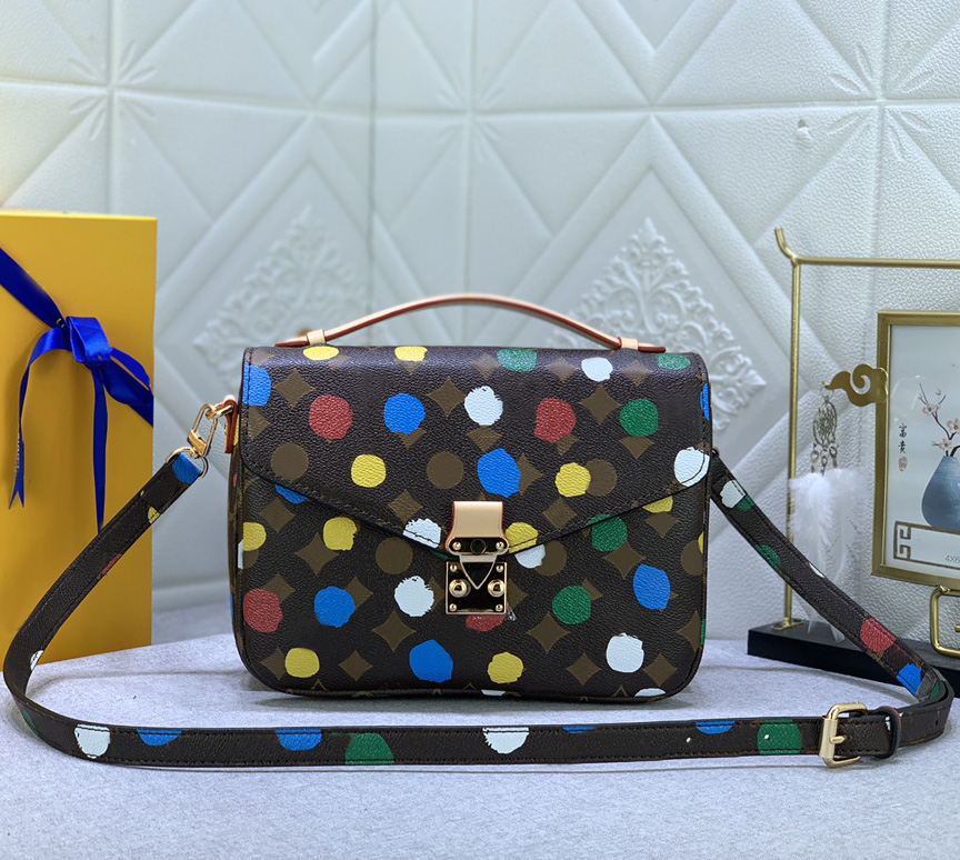 

Fashion designer crossbody bag luxury mens womens handbags Metis cross body purses flower letter leather messenger bags totes Top-quality, 40780#embossed monogrames