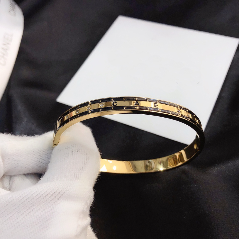 

18k Gold Bangle Bracelets Womens Love Single Bracelet Designer Jewelry Monogram Bracelet Retro Designer Party stainless steel Accessories Gift Bangle With Box