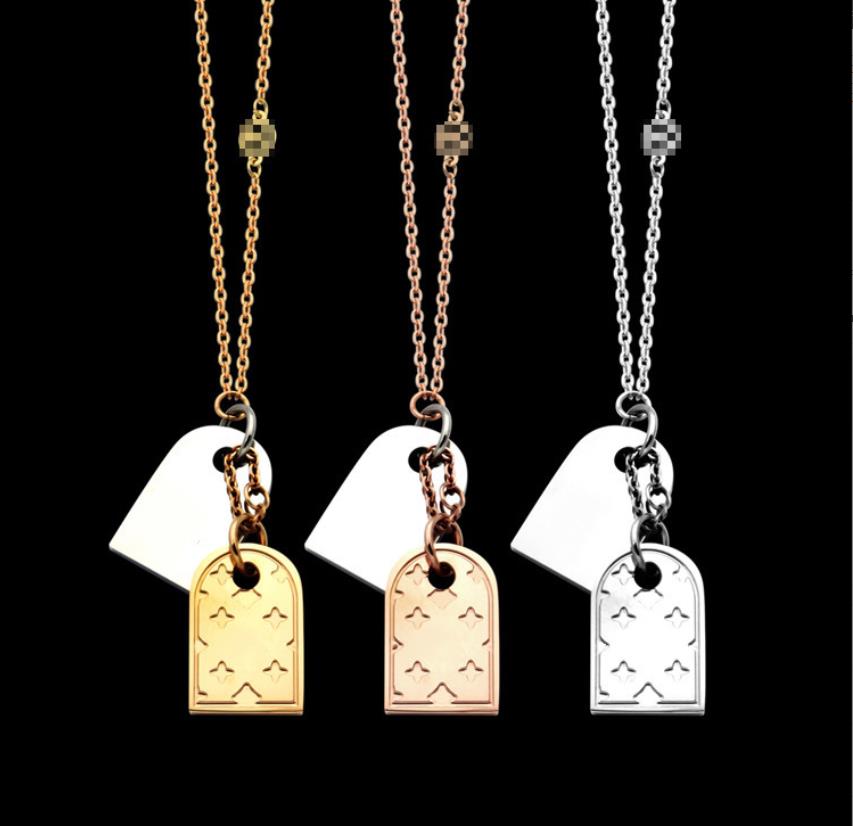 

Pendant Necklaces High Quality Fashion Luxury Decorative Brand V-shaped Double Hanging Tag Carved Fourleaf Flower Intercolor Bracelet Necklace Set Combination