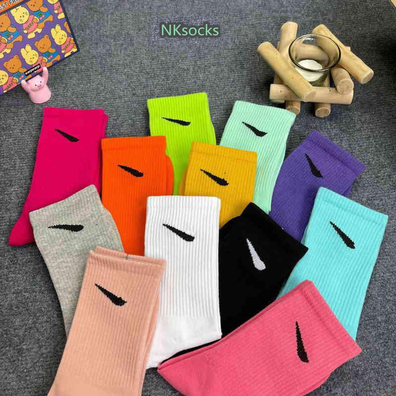 

Mens socks Fashion Women and Men Socking High Quality Letter Breathable Cotton Wholesale calzino jogging Basketball football sports sock N002