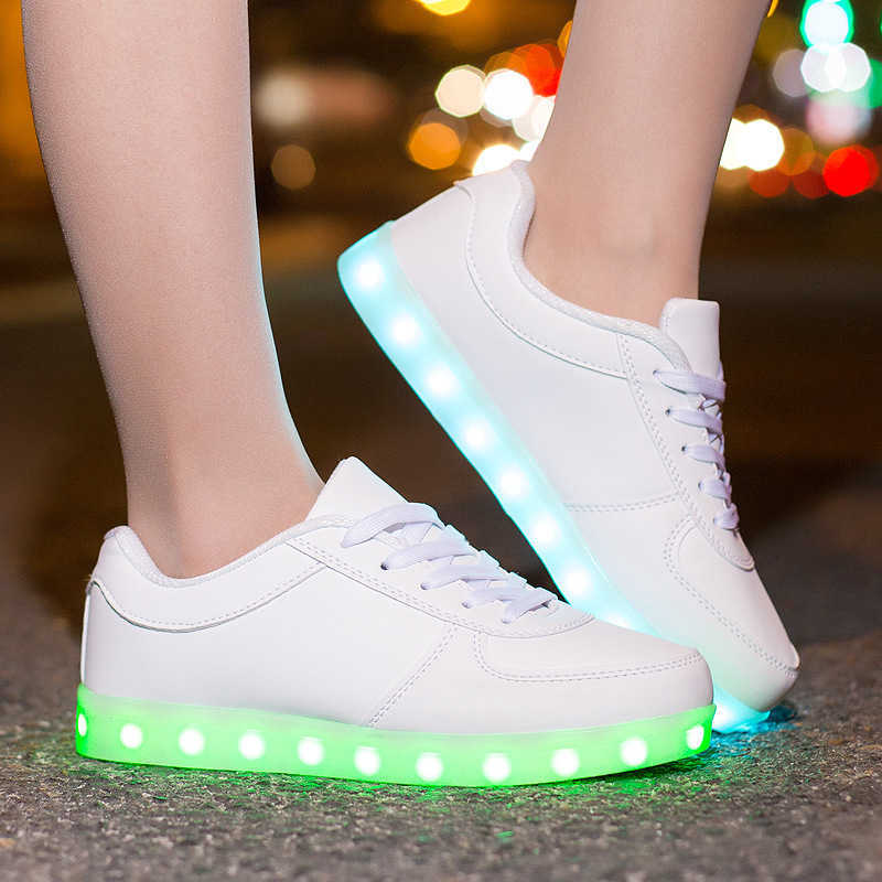 

Outdoor Athletic Light KRIATIV Glowing Sneakers Winter Autumn Up Luminous Shoes Kids Boy Led for Adult Children Slippers USB Recharging Y2303, Black