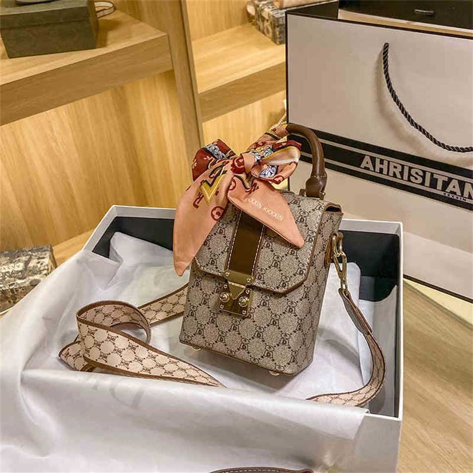 

2023 Designer bag handbag high quality old flower mobile phone texture one shoulder small square