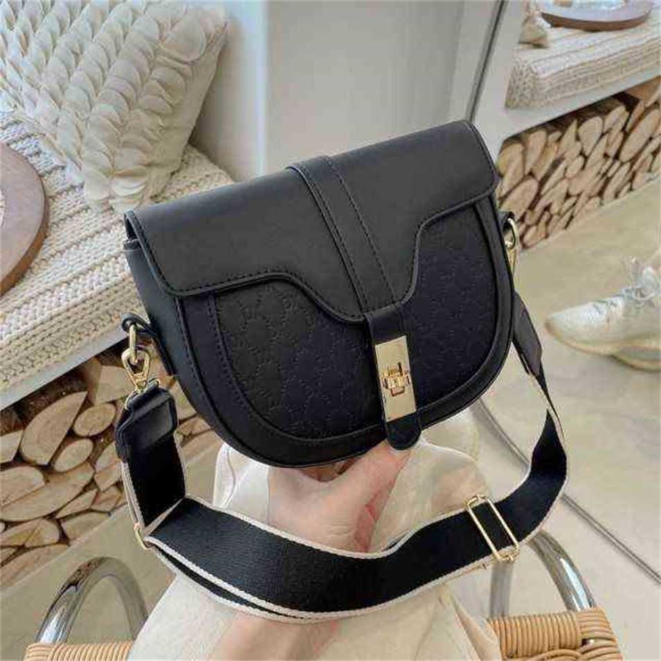 

2023 Designer bag Korean version half round saddle 2021 new fashion popular summer versatile embossed single shoulder cross bag, Black blemish
