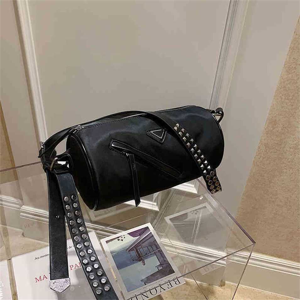 

2023 Designer bag Super Ins super fire women's bag version versatile One Shoulder wide shoulder Boston Bucket Bag, Black