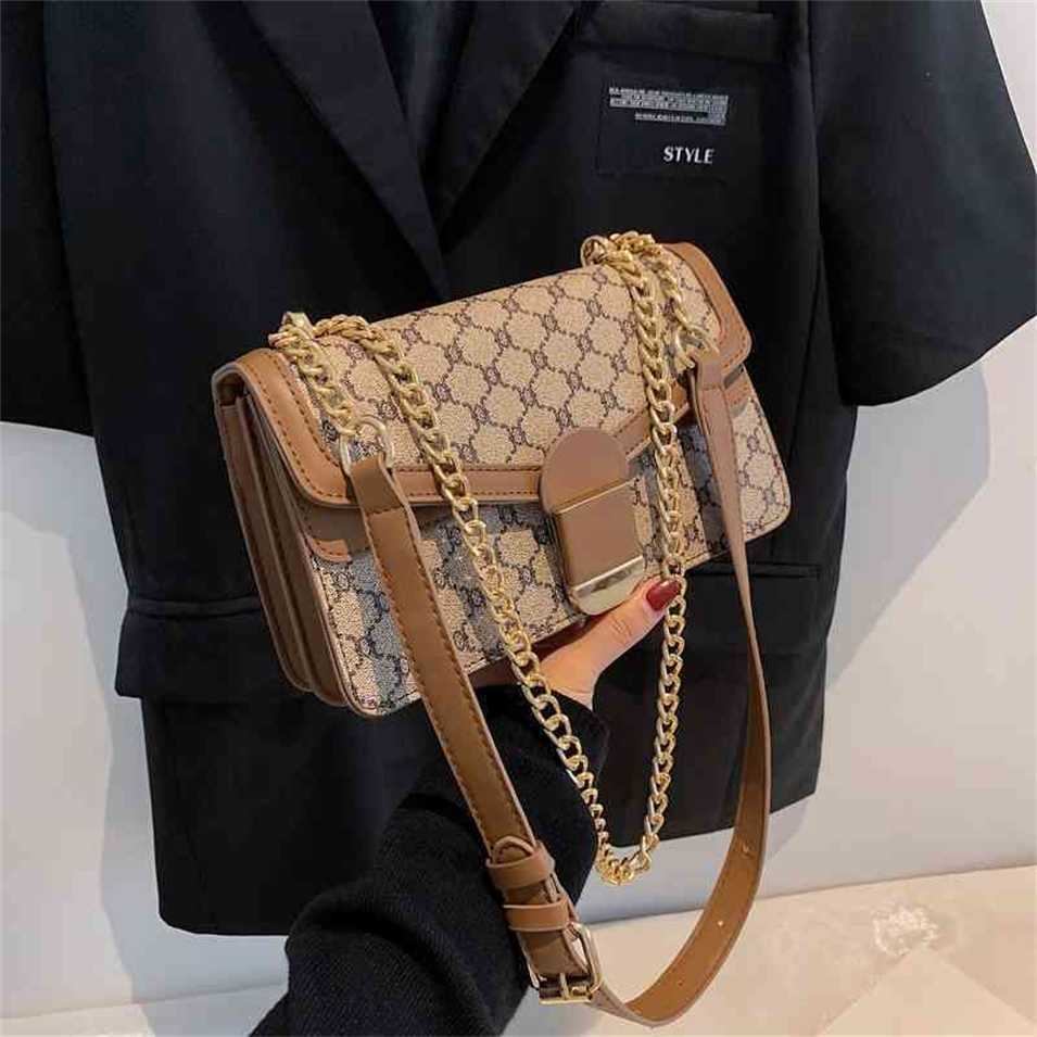 

2023 Designer bag Handbags On version red color contrast female armpit Fashion portable One Shoulder, Ancient pattern white