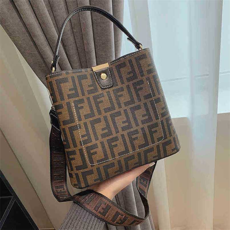 

Designer bag Handbag women's bags of Women's autumn and bucket Street trend letter Messenger HandbagKW9K, Black