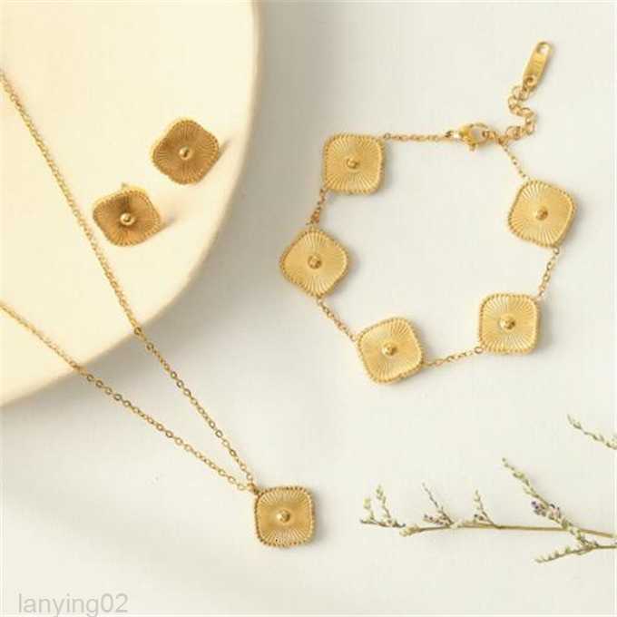 

Designer pendant Jewelry female necklace bracelet earrings 3-piece set made of stainless steel gold wholesaleXNLM