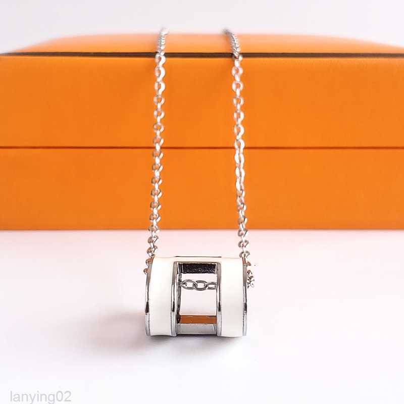

Designer Classic Luxury Pendant Necklaces Ladies Silver Letter Necklace Luxury Design Jewelry Colorfast HypoallergenicH0WG