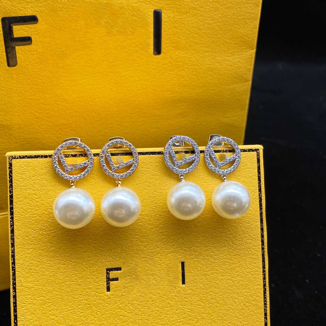 

Fen new letter full diamond pearl earrings celebrities light luxury temperament personality Earrings womentrend silver needle Charm crystal ear rings for ladies