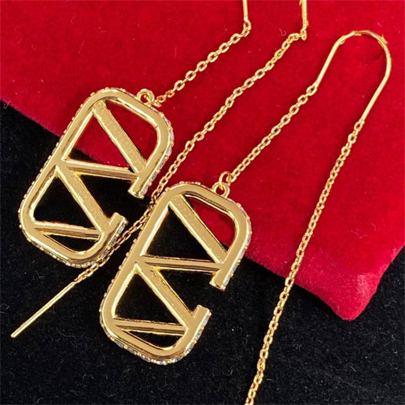 Luxury Designer Chain Pendant Stud Earring For Woman Brand Gold Silver Earrings Jewelry Womens Fashion Letter V Hoop Earings 2303293BF-image-854861185