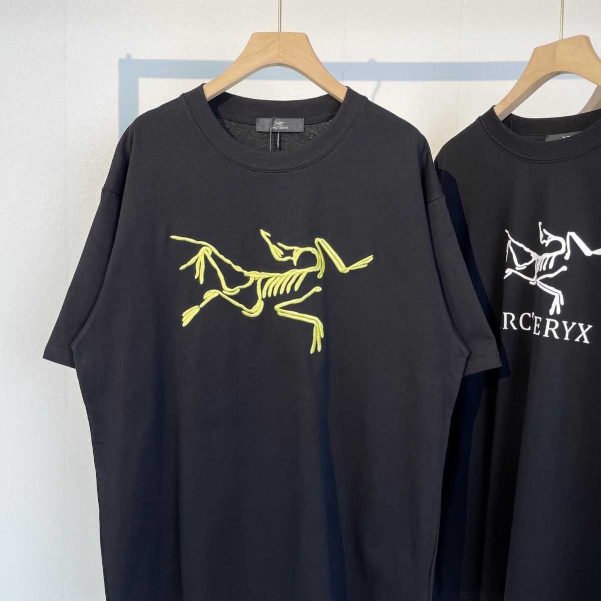 

Arc'teryss T Shirt for Men Women' Arcterxy Tshirts 23ss Embroidery Back PALACE Letter Fashion Printed Cotton Short Sleeve IX57, Black