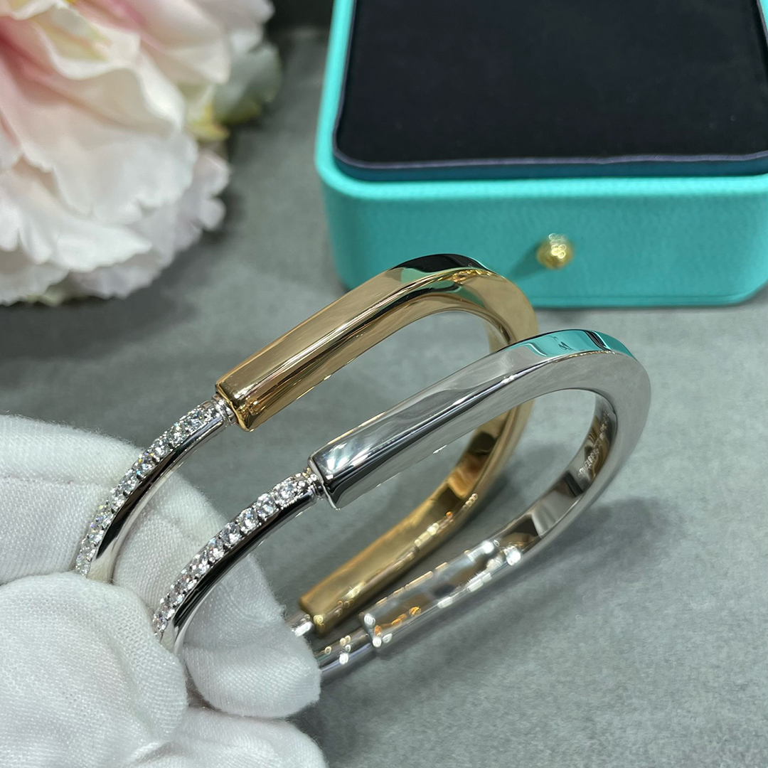 

Luxurys Designer Men and Women Charm Bracelet Half Diamond Lock with Brick Bracelet Micro-set Shiny Personality Design Sense Bracelets Casual Style Good Nice Pretty