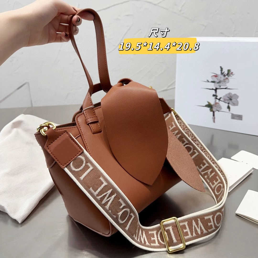 

Rabbit Ladies Designer Bag 2023 Loews Bags Hammock Women Classic Handbag Embroidered Shoulder Strap Unisex Large Capacity Commuter DO6P, Pink